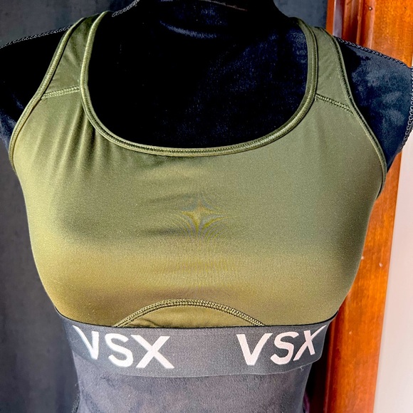 Victoria's Secret Other - 🌻3/$25🌻 Victoria Secret unpadded sports bra. Size L